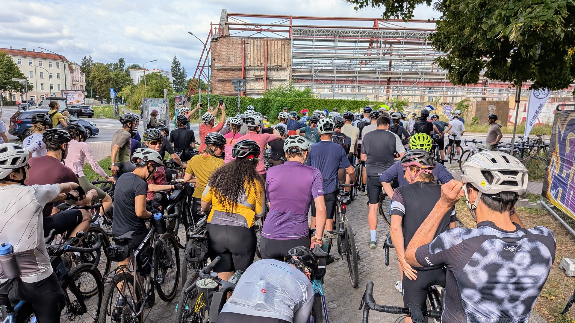 125km group about to start